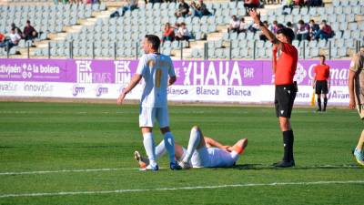 Antonio Montiel, desconsolado tras lesionarse el pasado domingo. / Juande Ortiz / Diario JAÉN.