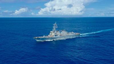 El destructor de la Armada estadounidense USS Mason en aguas de Oriente Próximo, donde el Mando Central de las Fuerzas Armadas de EE UU está ejecutando un bloqueo naval contra puertos y costas de Irán. / Centcom.