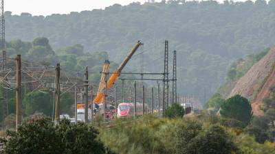 Trabajos de rescate de los convoyes de trenes accidentados en la zona del suceso en Adamuz, a 22 de enero de 2026. / Francisco J. Olmo / Europa Press.