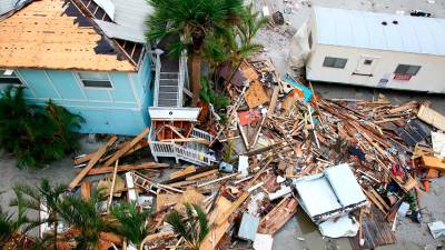 Destrozos en viviendas en la ciudad de Fort Myers. / Douglas R, Clifford / Tampa Bay Times / DPA / Europa Press.