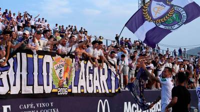 Celebración tras ganar el partido frente al Torre del Mar. / Juande Ortiz.