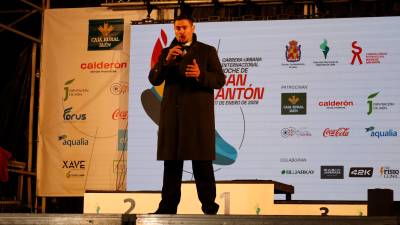 Enrique Parra durante su actuación en la San Antón 2026.