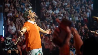 Imagen de archivo del artista Bad Bunny durante un concierto de su residencia en Puerto Rico. / Pablo Martínez / Europa Press.