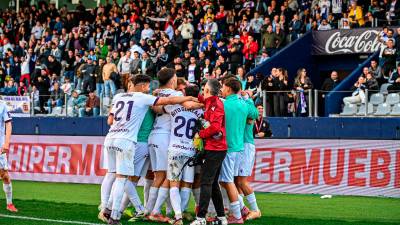 Los jugadores del Real Jaén celebran el gol de Mauro Cabello. / Miranda López / Real Jaén.