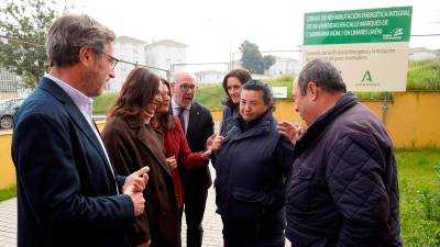 Rocío Díaz, Miguel Contreras, Jesús Estrella y Auxi del Olmo durante la visita. / Junta de Andalucía.