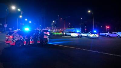 La policía australiana tras el ataque en la playa de Bondi, en Sídney. / Mick Tsikas / Europa Press.