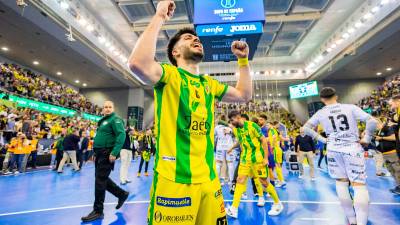 Dani Zurdo celebra el título de campeón de la Copa de España en Granada. / RFEF.