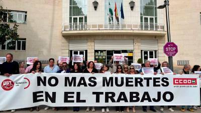 Concentración por el Día Mundial de la Seguridad y Salud en el Trabajo. / UGT y CC OO.