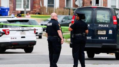 Imagen de archivo de dos agentes de policía tras un tiroteo en Norfolk. / Trent Sprague / Zuma Press / dpa.