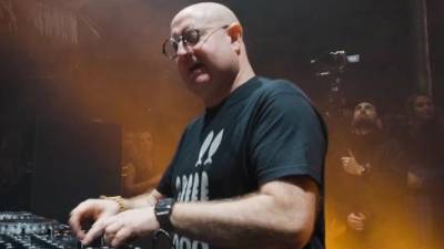 El Padre Guilherme Peixoto, durante una de sus actuaciones subidas a su canal en Youtube.