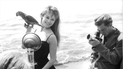 Brigitte Bardot siendo fotografiada en el Festival de Cannes de 1956. / AFP Intercontinentale.