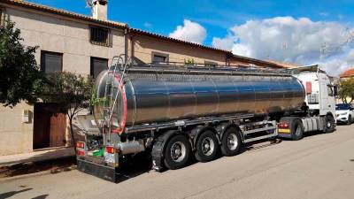 Camión cisterna habilitado en El Porrosillo. / Ayuntamiento de Arquillos.