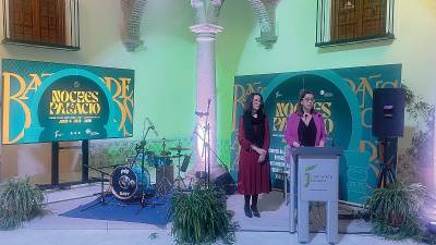 La diputada África Colomo y la artista Raquel Romero anuncian el cartel de la edición. / A. Lechuga.