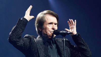 El cantante Raphael, durante su concierto en el Wizink Center en Madrid. Archivo. / Europa Press.