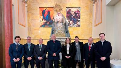 Carmen Ramírez junto al resto de la junta directiva. / Álvaro Guzguti / Diario JAÉN.