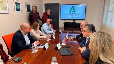 Reunión entre José Luis Olivares y Antonio Sanz. / Álex Gómez / Diario JAÉN.