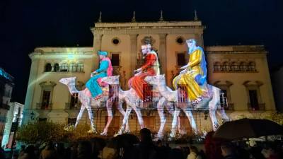 Espectáculo de “videomapping” acerca del Nacimiento de Jesús en la fachada del Ayuntamiento de Jaén, en la Plaza de Santa María. / Ayuntamiento de Jaén.