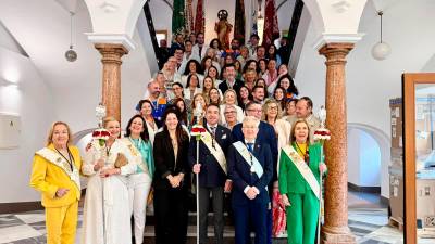 Autoridades, miembros de la Cofradía Matriz y personal sanitario. / Junta de Andalucía.