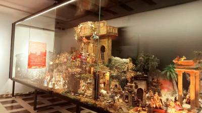 Inauguración del belén napolitano en el Centro Cultural Baños Árabes de Jaén. / Ana Lechuga / Diario JAÉN.