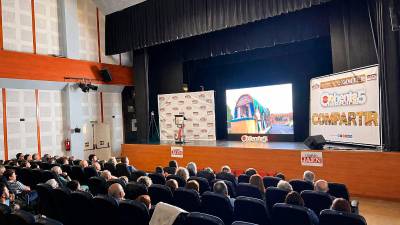 Proyección de “Alharilla en su Gloria” en el Teatro Municipal El Trovador. / Jason Moyano / Diario JAÉN.