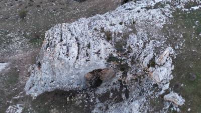 La Loma Gérica y su piedra horadada. 