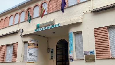 Fachada del Instituto San Juan Bosco, donde cursaban este año las dos adolescentes fallecidas.