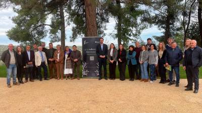 Foto de familia tras el anuncio del fallo de los Jaén Selección 2026. / Diputación de Jaén.