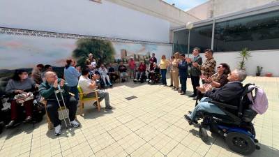 El presidente de la Diputación de Jaén, Paco Reyes, en su visita a la sede de Aspramif. / Diputación de Jaén.