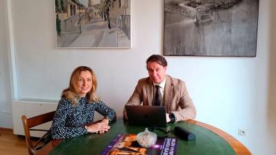 Manuel Carlos Vallejo y la directora de investigación de la UJA. / Ayuntamiento de Jaén.