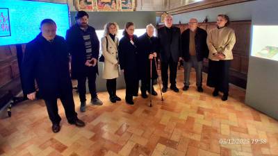 Luis Berges y Francisco Juan Martínez Rojas, con representantes de Imprenta Blanca y la Asociación de Amigos de la Catedral. / Ana Lechuga / Diario JAÉN.