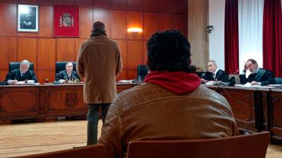 Juan Ignacio Pérez declara en la Audiencia Provincial en presencia del acusado, ya condenado, José V. M. a 9 de enero de 2026. / Fran Miranda / Diario JAÉN.