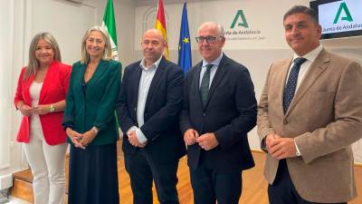 Elena González, Rocío Hernández, José Luis Olivares, Jesús Estrella y Jesús de la Paz. / Ana Isabel Bravo / Diario JAÉN. 
