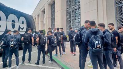 La plantilla del Linares Deportivo espera en Málaga.