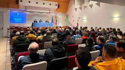 Junta general del Linares Deportivo en el que se constituyó la sociedad anónima. / Linares Deportivo.