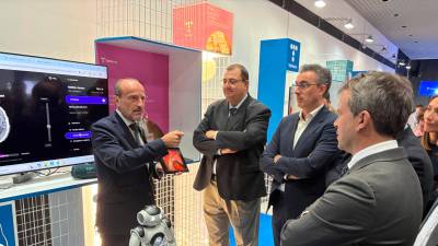 Guillermo Bataller, Javier Calvente, Joaquín Segovia y Julio Millán hacen una demostración de la exposción InnovaTE. / Juanfran Paredes / Diario JAÉN.