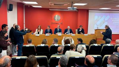 Eva Murgado, Julio Millán, Nicolás Ruiz, Lucas Ruiz y Bruno García durante la presentación del primer estudio sobre comercio minorista de proximidad en Jaén. / Álex Gómez / Diario JAÉN.