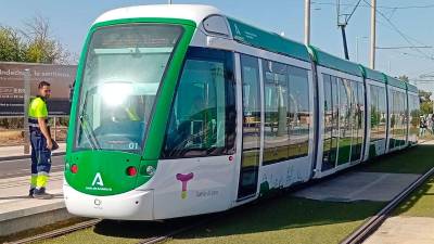 Últimas pruebas del tranvía por la ciudad. Archivo. / Junta de Andalucía.