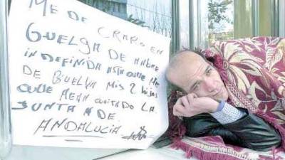 Manuel M.M. en plena declaración de huelga de hambre. / Archivo Histórico de Diario JAÉN.