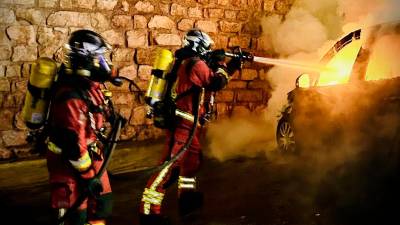 Incendio de madrugada en las inmediaciones de la iglesia de Santa María Magdalena, en Jaén. / Bomberos de Jaén.