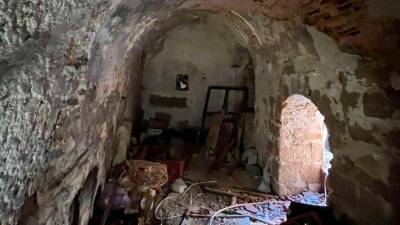 Interior de la sala fría, donde se observa parte de la construcción original. 