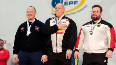 Rubén Martínez, en el centro, junto con el inglés Reece Smith y el alemán Alexander Brueck.