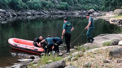 Efectivos de Guardia Civil, en el dispositivo de búsqueda en el embalse del Jándula. / Guardia Civil. 