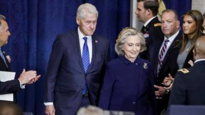 El expresidente estadounidense Bill Clinton (1993-2001) y su mujer y exsecretaria de Estado Hillary Clinton. Archivo. / Europa Press.