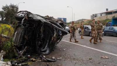 Imagen del ataque de un dron israelí a un vehículo que transportaba alimentos esta semana. / Abdul Kader / Europa Press.