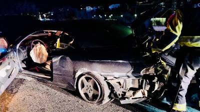 Vehículo accidentado en la A-316. / Bomberos de Jaén. 