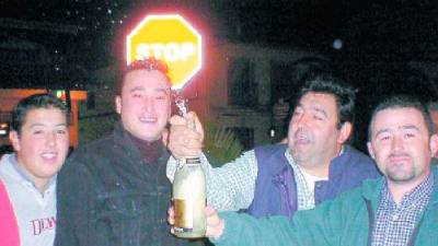 Vecinos celebran la independencia de Arroyo del Ojanco. / Archivo Histórico de Diario JAÉN.