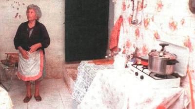 Aspecto del interior de una de las viviendas en un cortijo de la comarca de La Loma. / Archivo Histórico de Diario JAÉN.