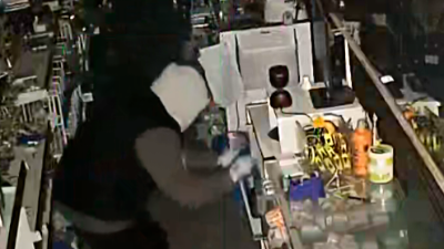 Imagen de uno de los detenidos durante uno de los robos en un establecimiento. / Guardia Civil.