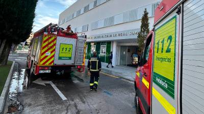 Imagen de archivo de los Bomberos de Alcalá la Real durante un simulacro de emergencia realizado en el Centro de Salud Sur del municipio. / Bomberos Alcalá la Real.