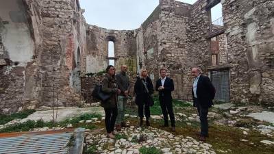 El alcalde, junto a miembros del equipo de Gobierno, visita la iglesia. / Ayuntamiento de Jaén.